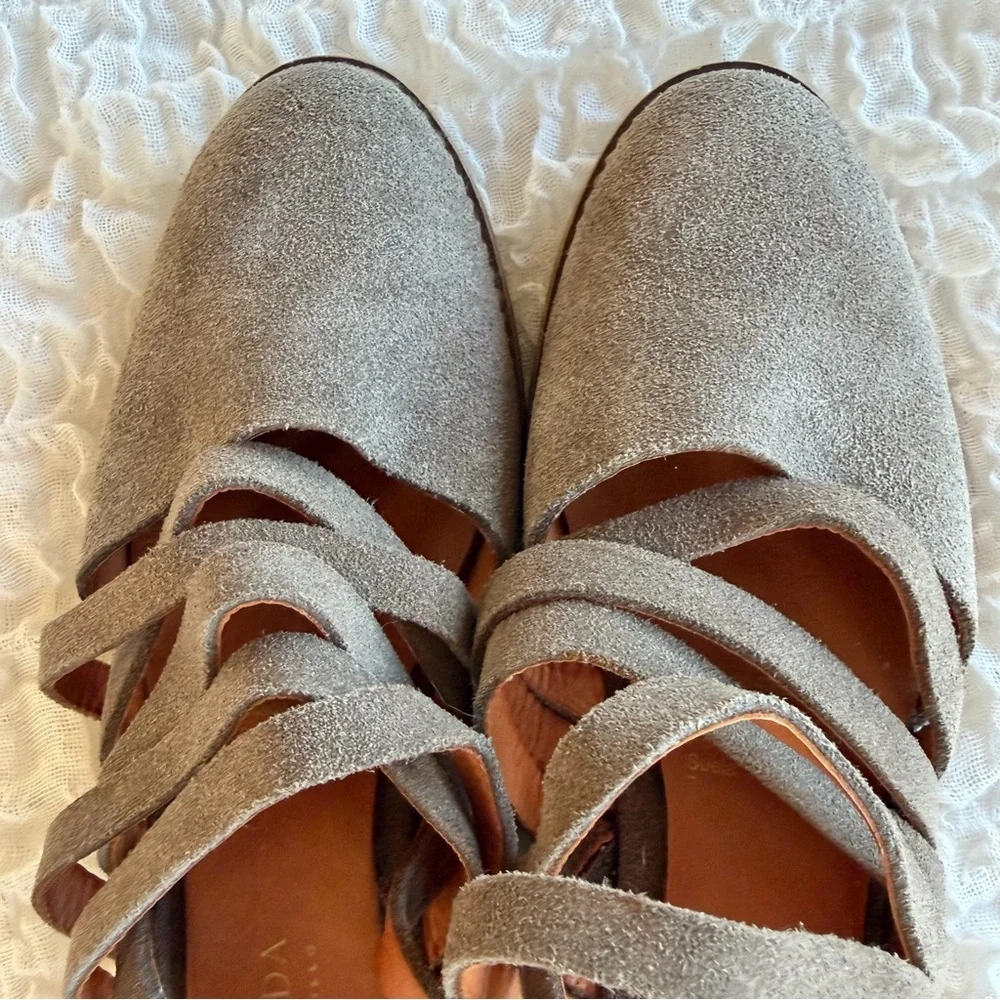 Inmaculada Gray Suede Slingback Closed Toe Shoe EU36/US6